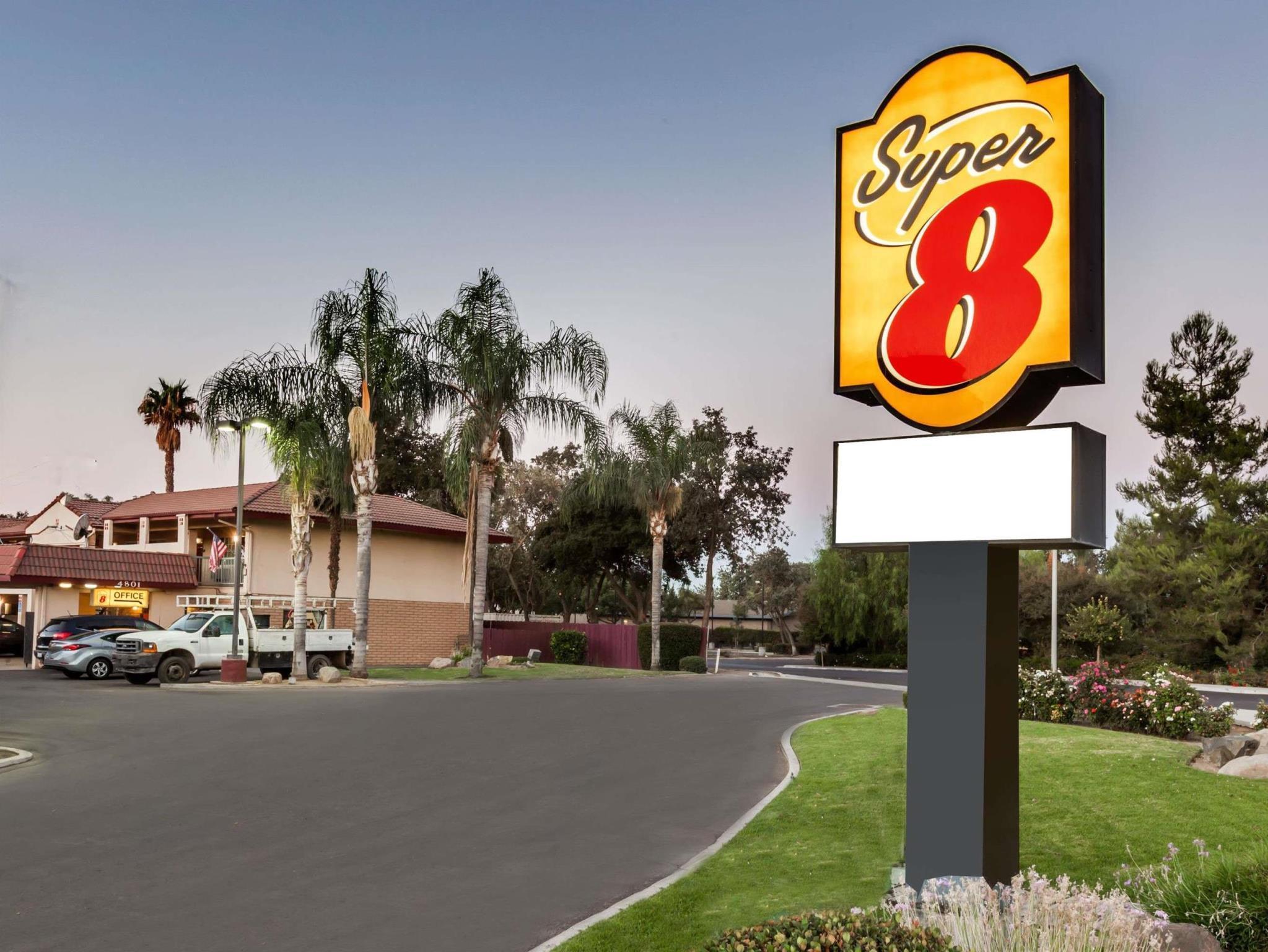 Super 8 By Wyndham Visalia Hotel Buitenkant foto