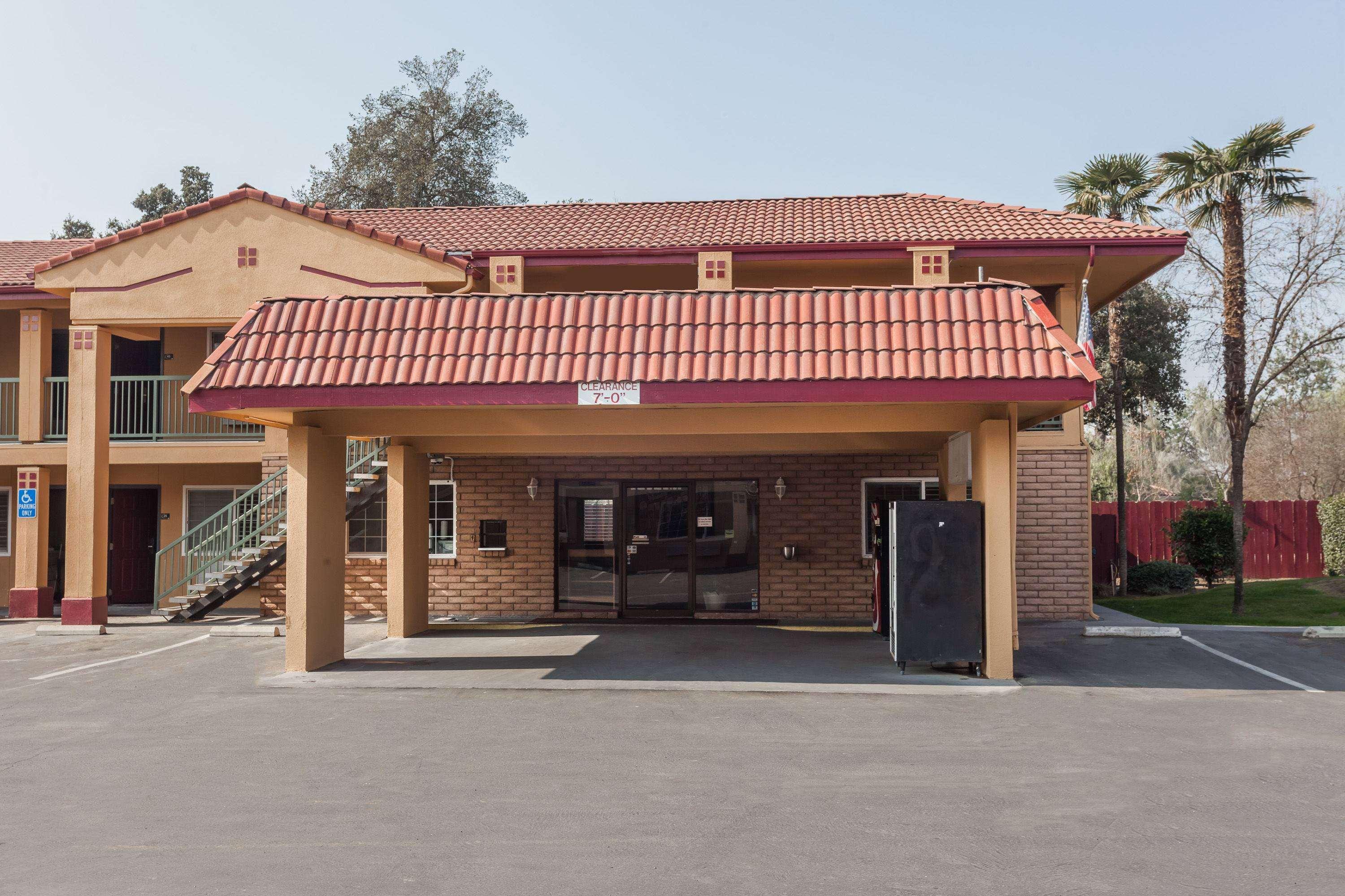 Super 8 By Wyndham Visalia Hotel Buitenkant foto