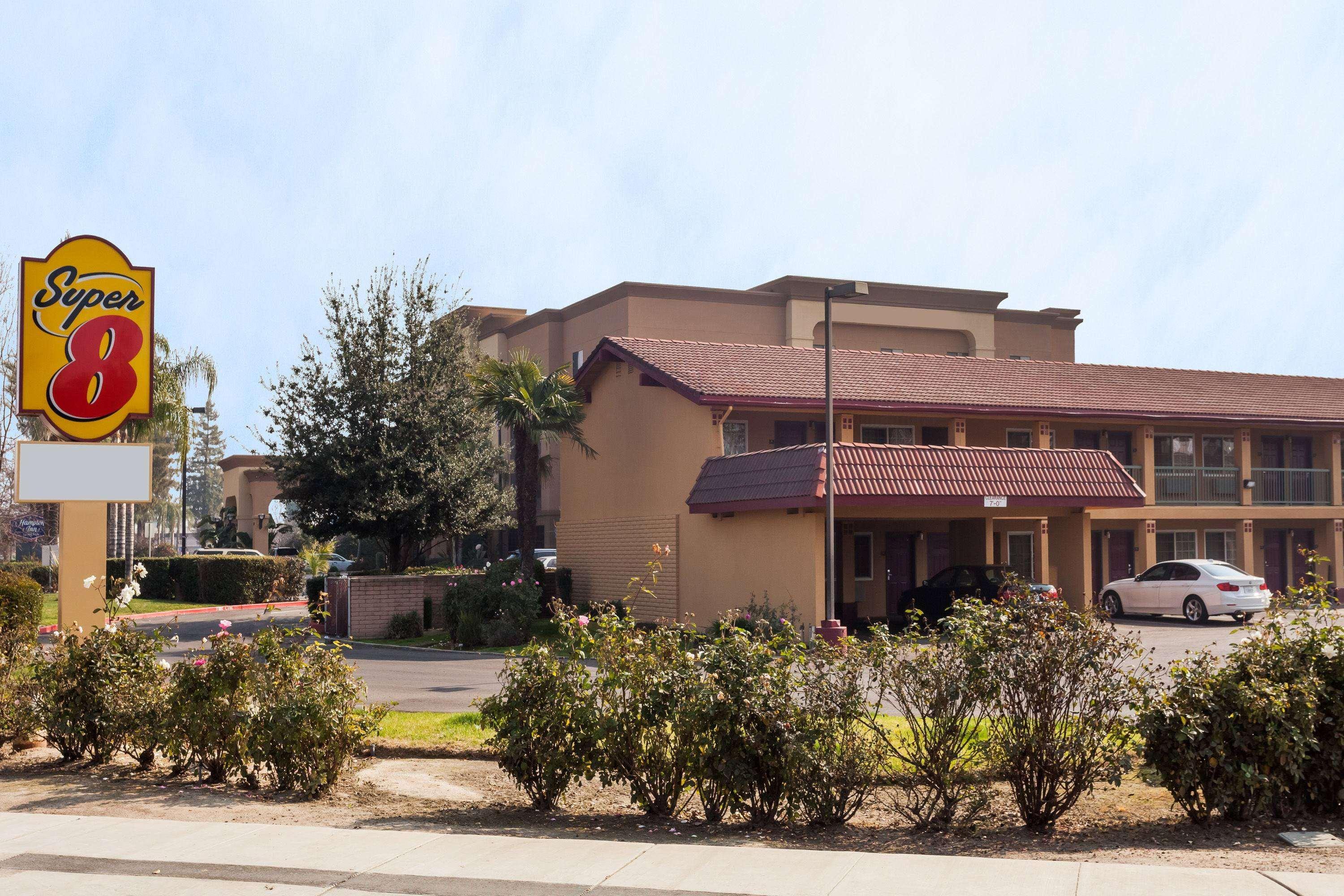 Super 8 By Wyndham Visalia Hotel Buitenkant foto