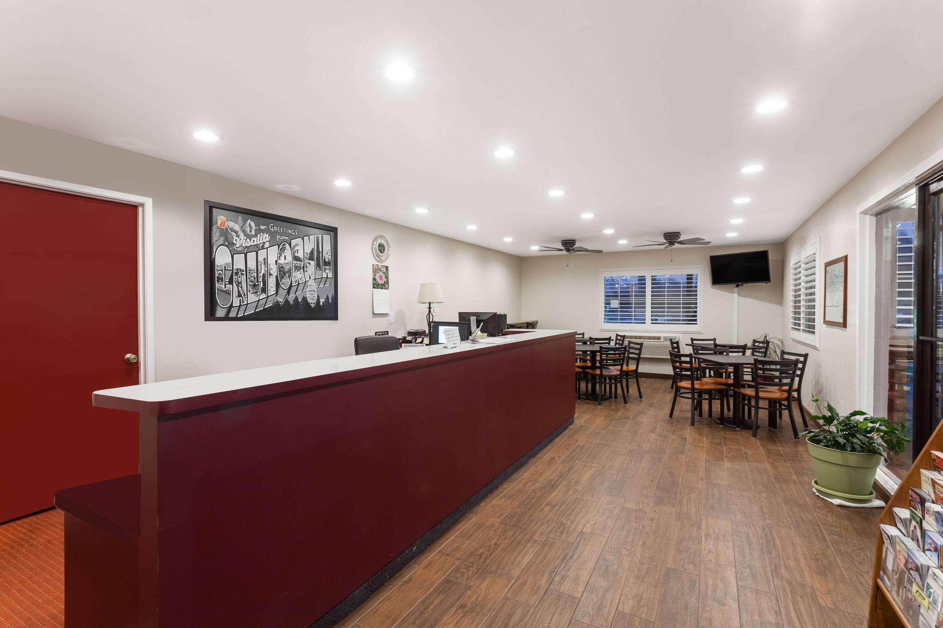 Super 8 By Wyndham Visalia Hotel Buitenkant foto