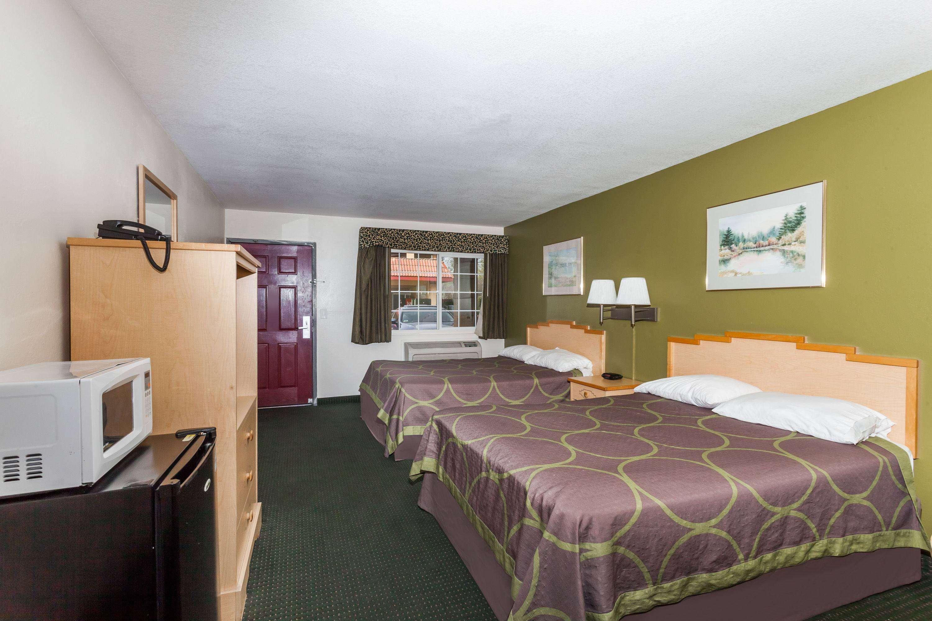 Super 8 By Wyndham Visalia Hotel Buitenkant foto