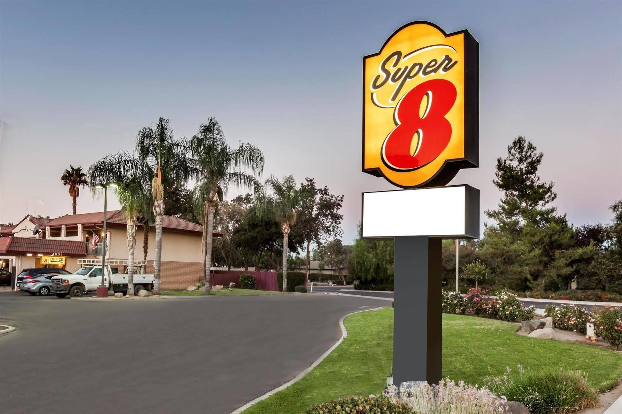 Super 8 By Wyndham Visalia Hotel Buitenkant foto
